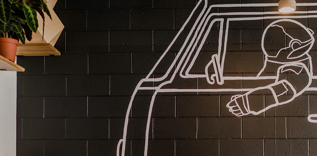 Un vinilo sobre una pared.